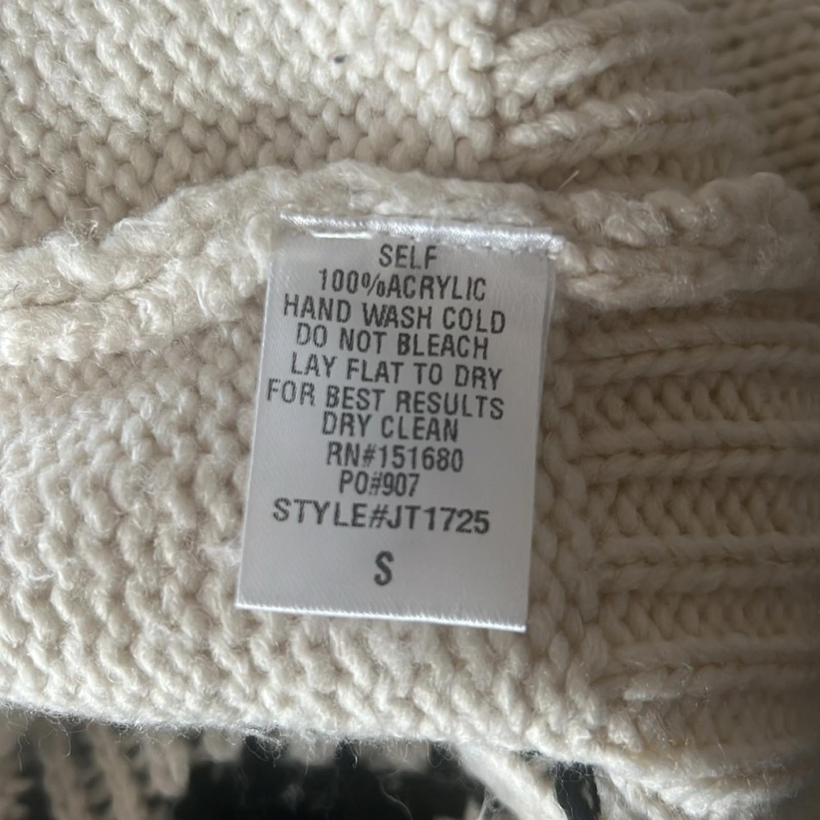 STORIA Oversized Distressed Star Sweater with V-Neck Back, Size S EXCELLENT!