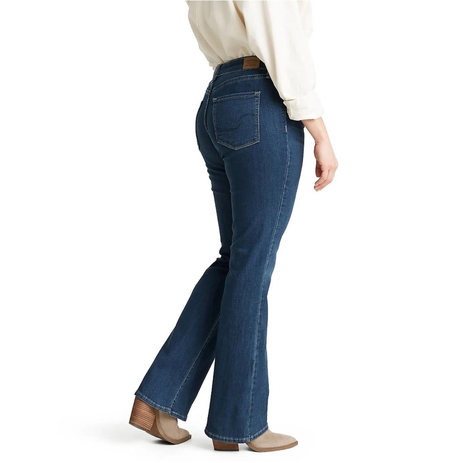 NWT Signature Levi Strauss Mid Rise Bootcut Jeans, Size 16 W33 L32 New w/Tag
