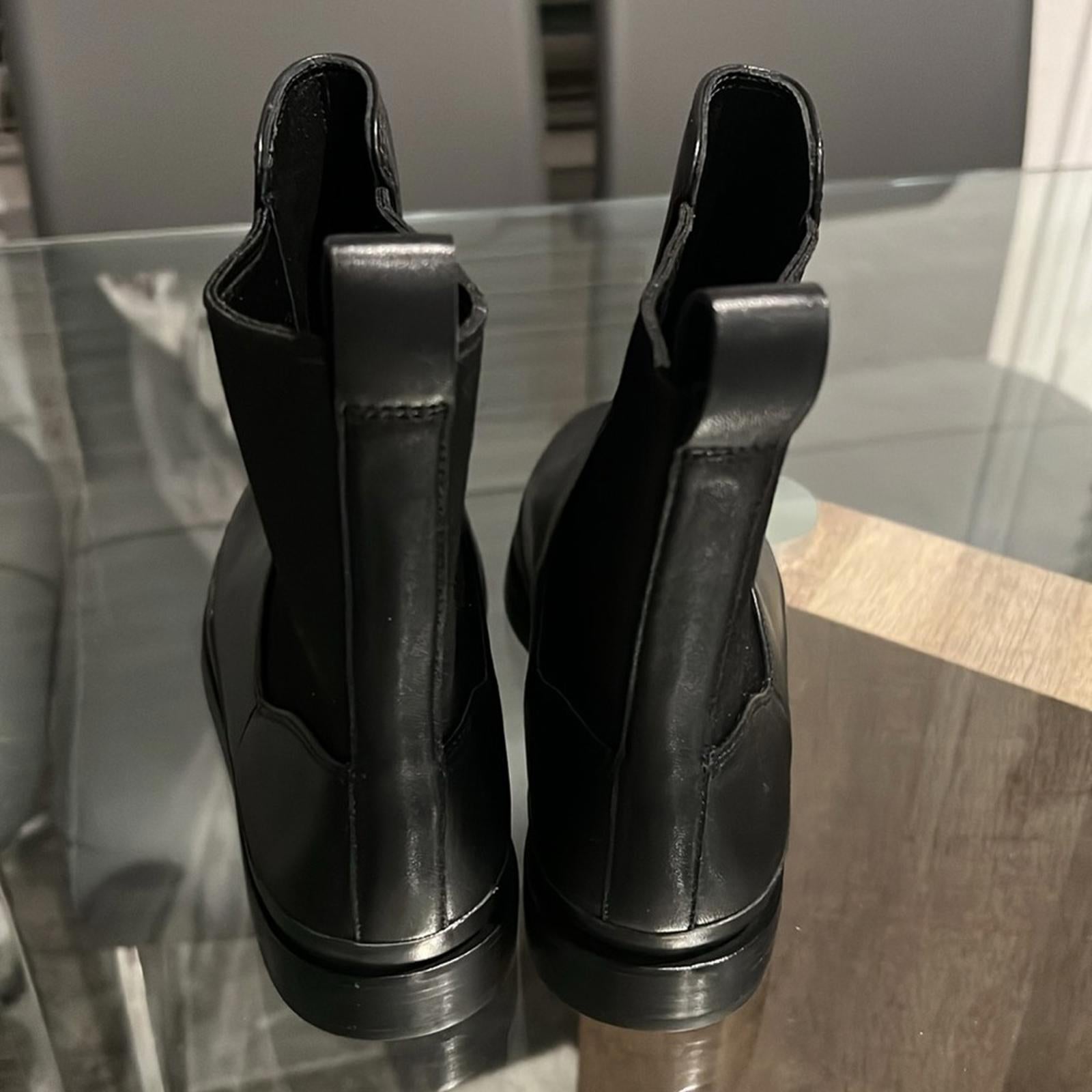 NEW Vince Cecyl Chelsea Leather Ankle Boots in Black, Size 7.5, New without Box