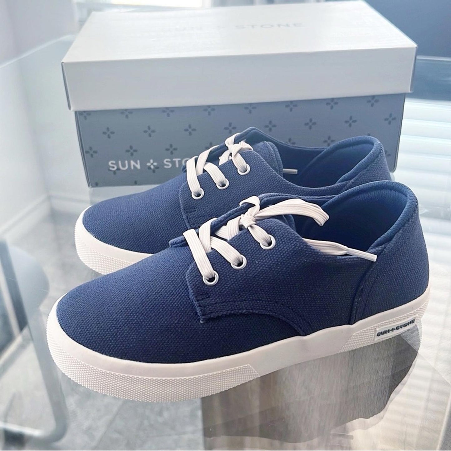 Sun + Stone Men's Kiva Lace Up Core Sneakers in Navy Blue Size 1 New in Box