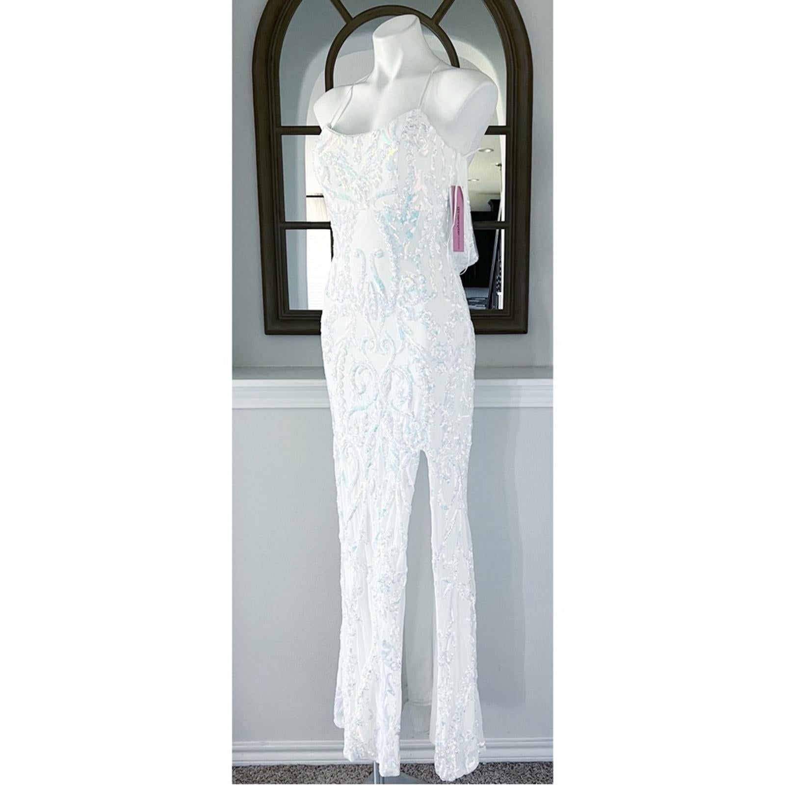 Aqua x Bloomingdale’s Filigree Sequin Gown in White Size 4 New w/Tag Retail $338