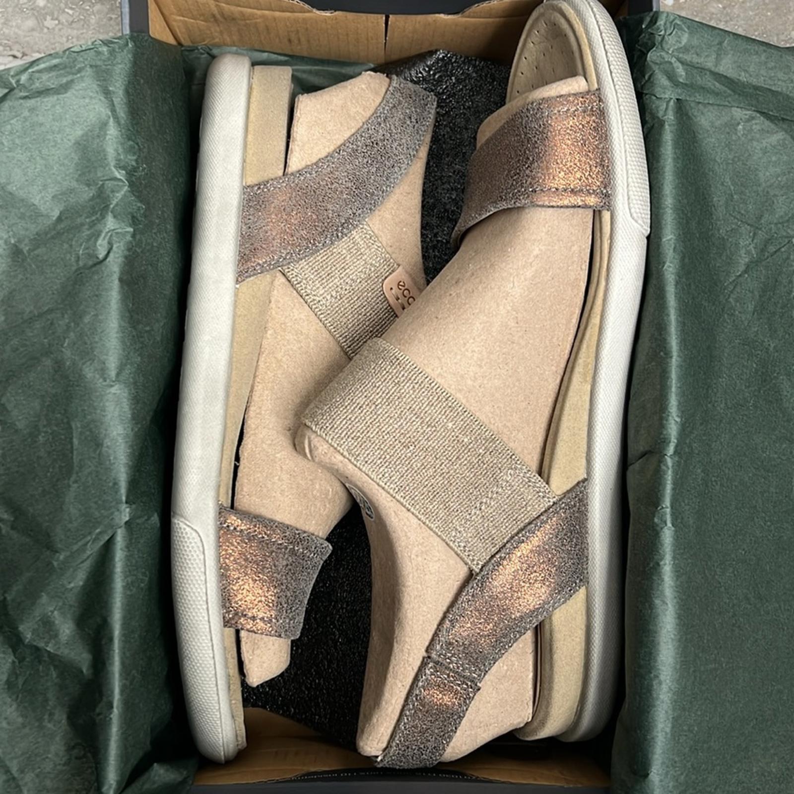 Ecco Warm Grey Damara Suede Leather Sandals, Size EU 42 | US 11-11.5 New in Box