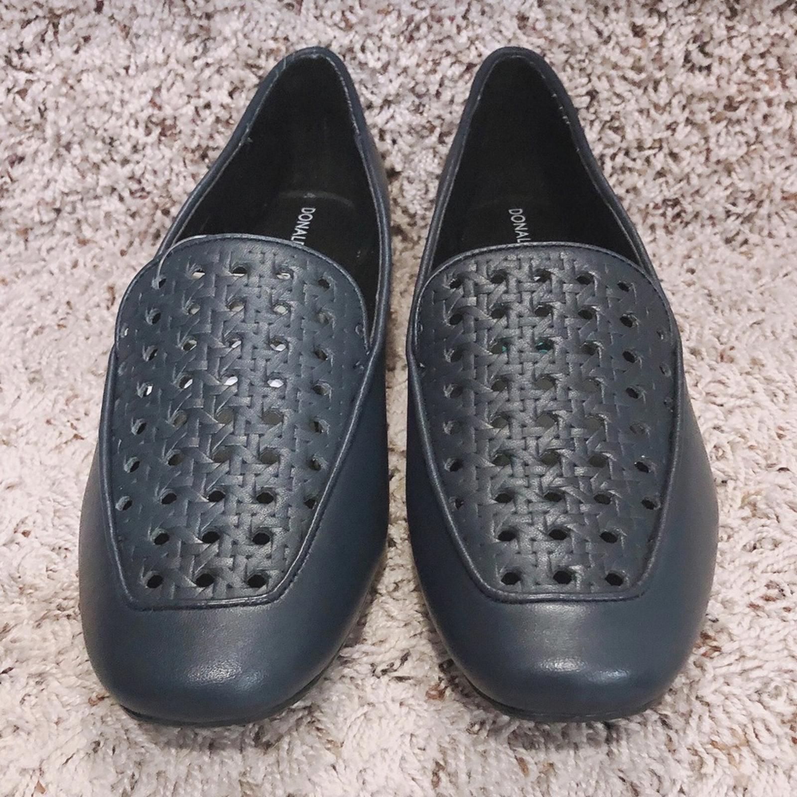 NEW Donald J.Pliner Honey Leather Loafers in Navy, Size 8 No Box Retail $198