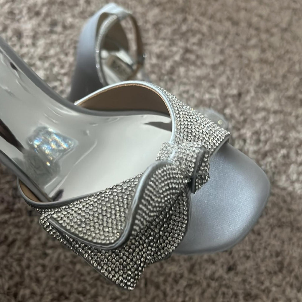 Badgley Mischka Poppy Heeled Sandals in Silver, Size 7 New in Box + Dust Bag