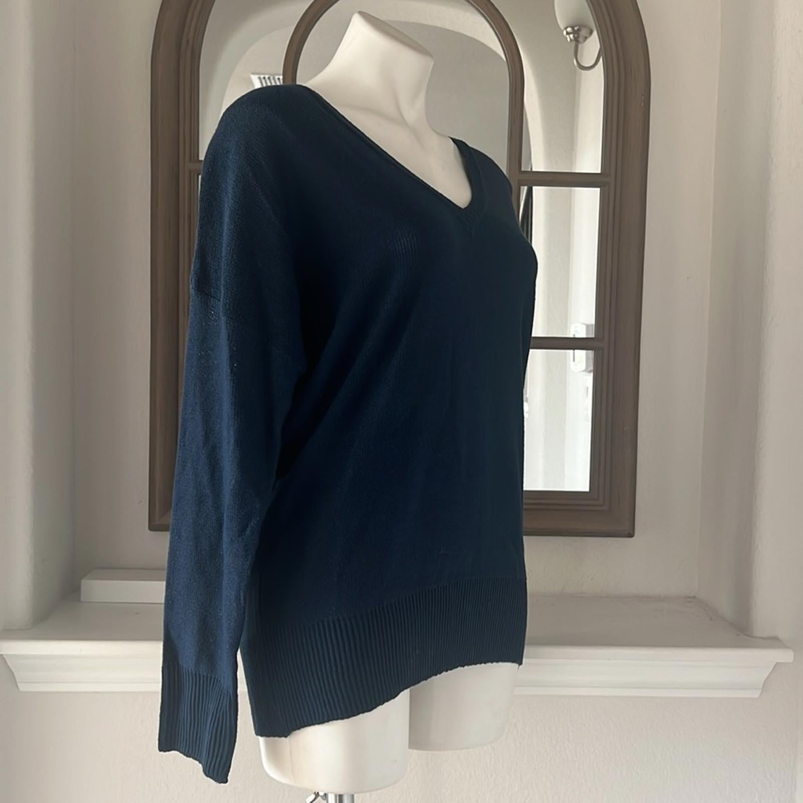 NEW Joe Fresh V-Neck Sweater in Navy, Size M New w/o Tag