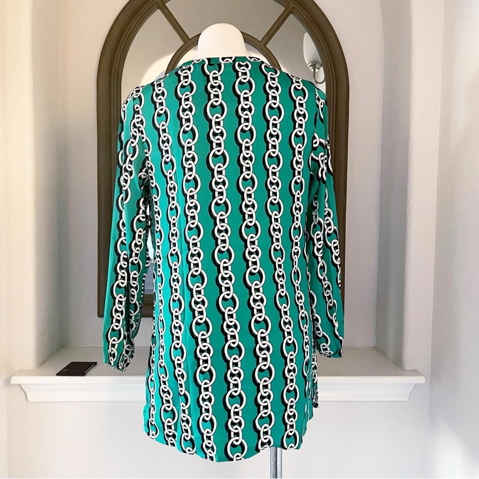 IMAN Popover High Low Chain Print Long Sleeve Blouse, Green Size S New w/Tag