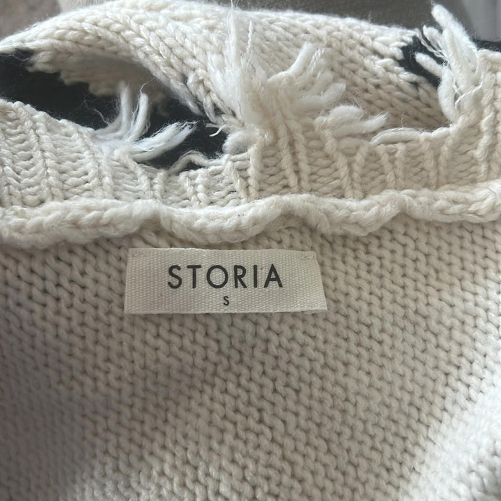 STORIA Oversized Distressed Star Sweater with V-Neck Back, Size S EXCELLENT!