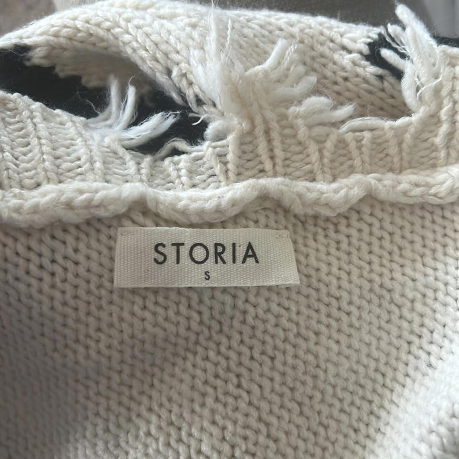 STORIA Oversized Distressed Star Sweater with V-Neck Back, Size S EXCELLENT!
