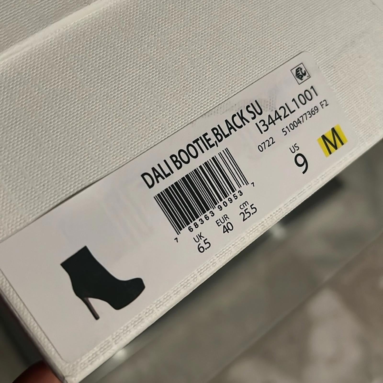 Veronica Beard Dali Suede Platform Ankle Boots, Black Size 9 New in Box $550