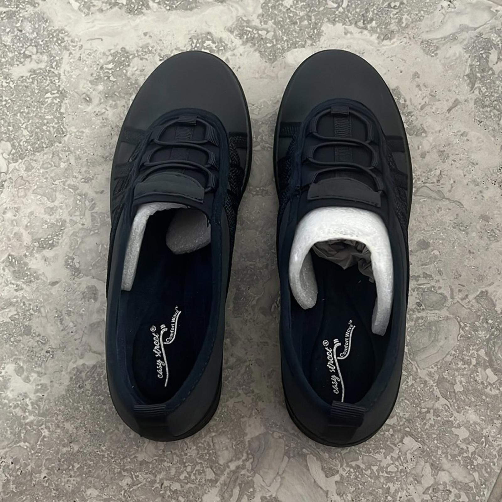 NEW Easy Street Makena Slip-On Sneakers in Navy, Size 5.5 New w/o Box