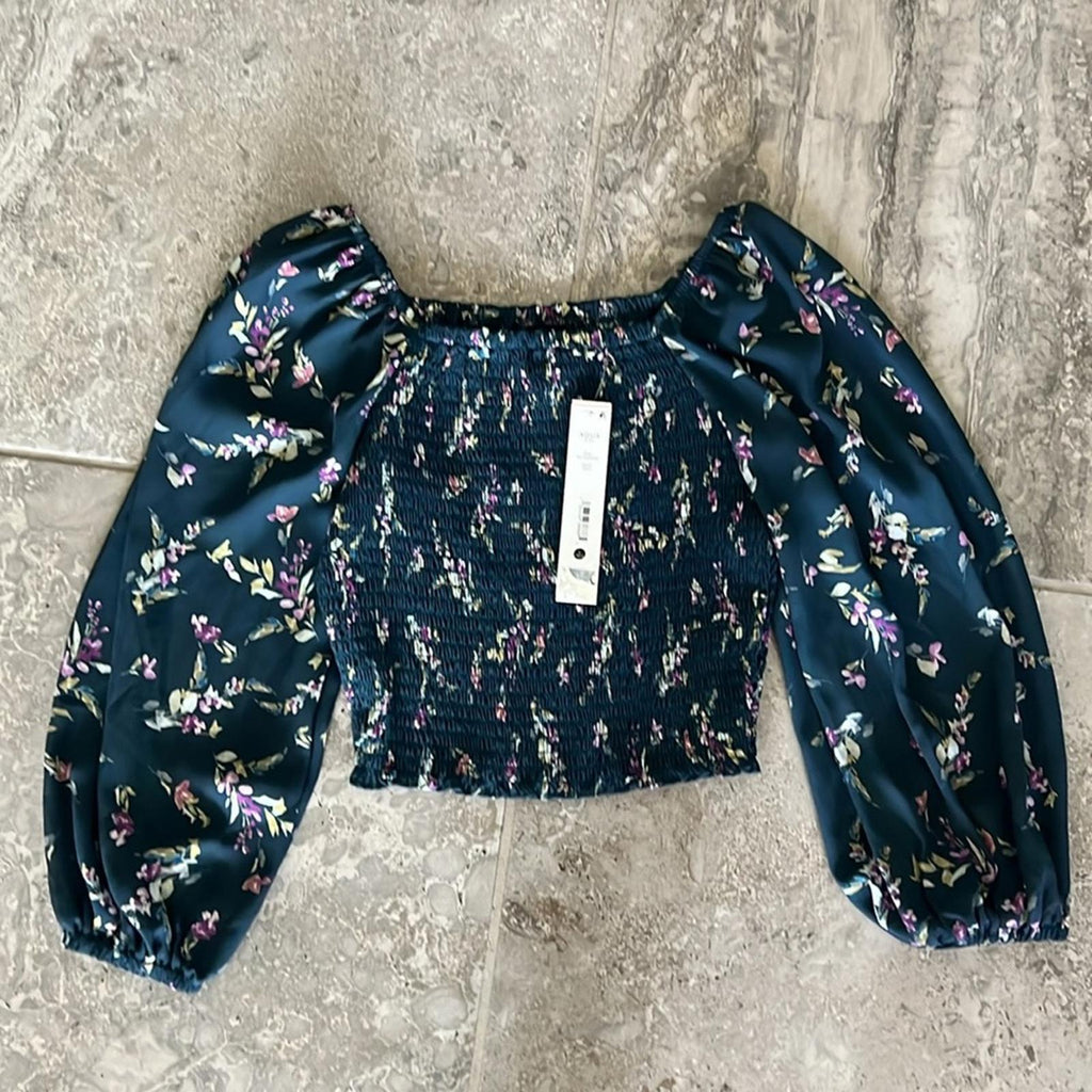 Aqua Girl’s Floral Smocked Top in Green, NWT, Size L(10/12)