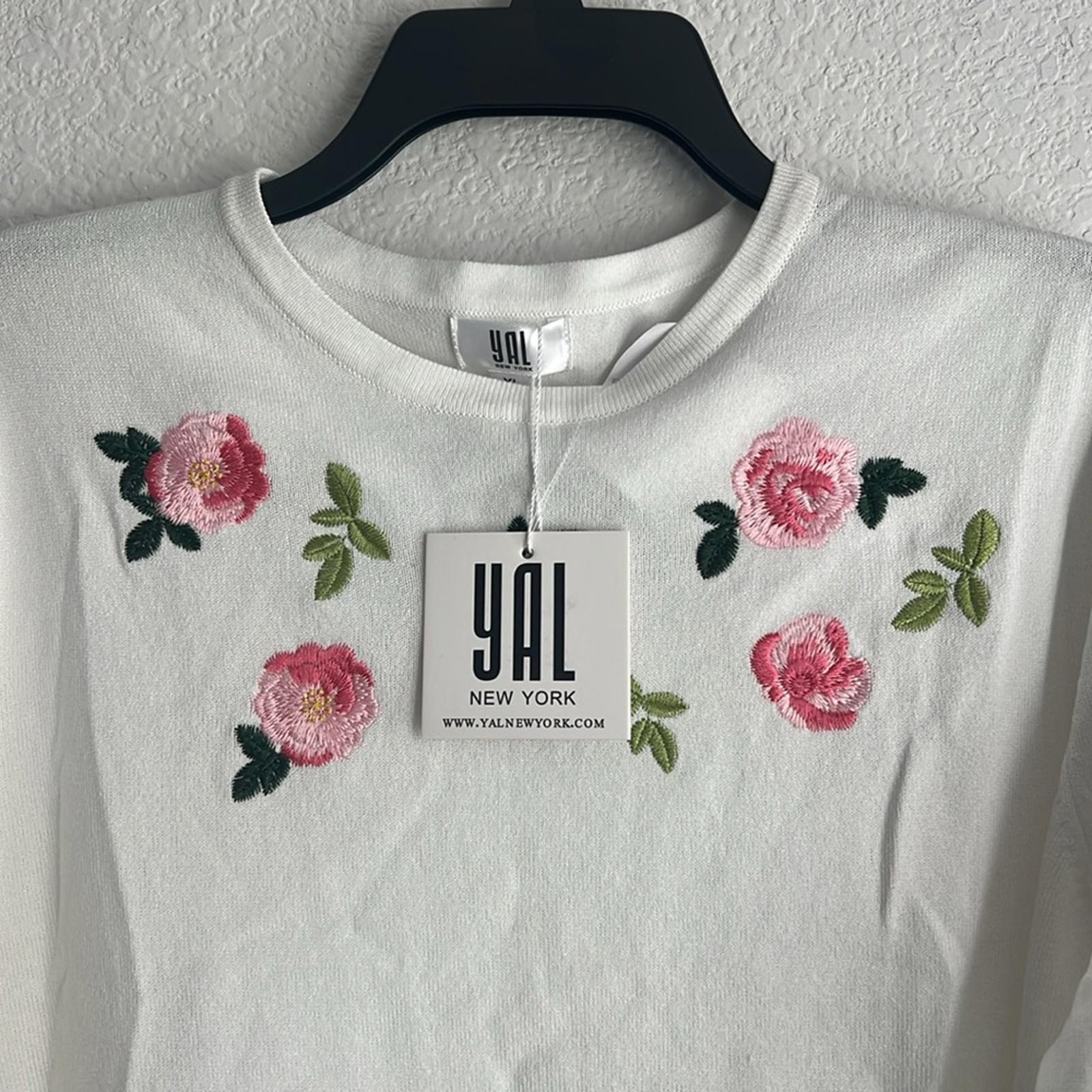 YAL New York Petal Soft White Embroidered Crewneck Sweater, Size XL New w/Tag
