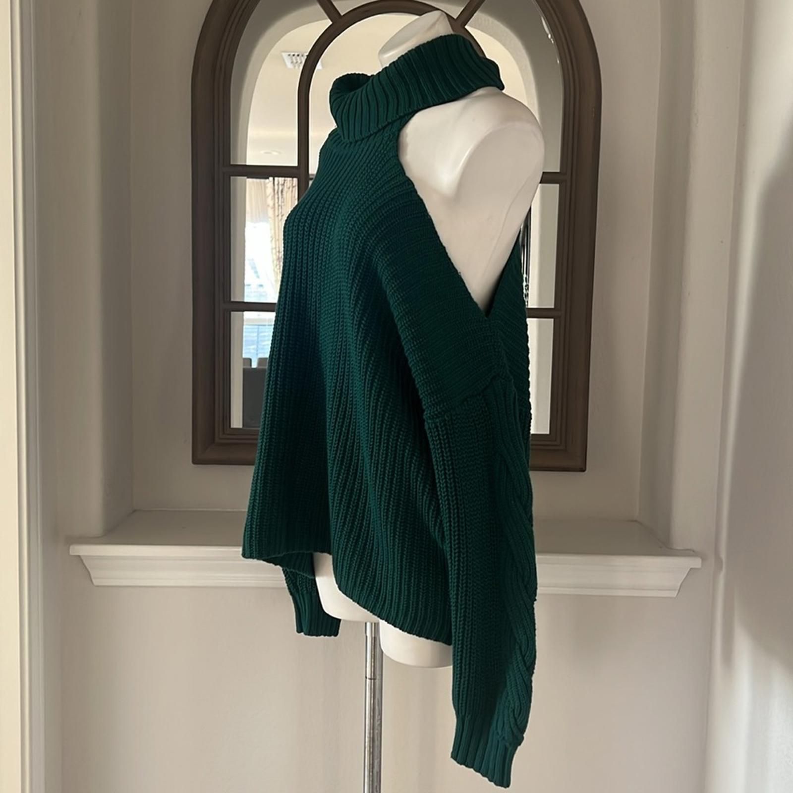 AQUA Cutout Turtleneck Sweater in Emerald Green Size XL New w/Tag