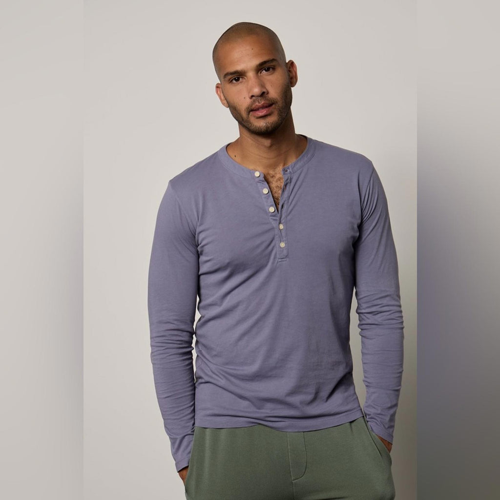 NWT Velvet by Graham & Spencer Alvaro Henley Size M New w/Tag $108 (Sold Out)