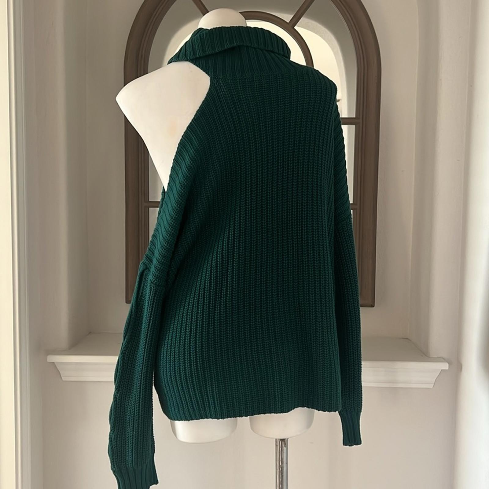 AQUA Cutout Turtleneck Sweater in Emerald Green Size XL New w/Tag