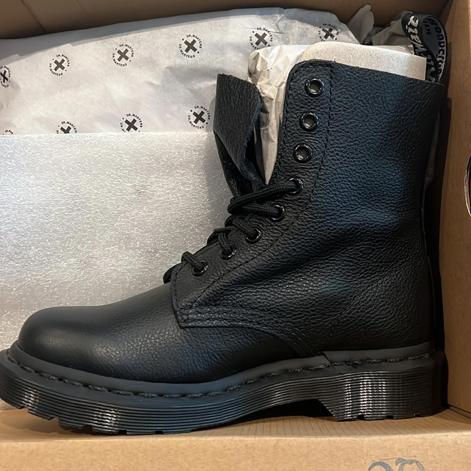 Dr Martens AirWair 1460 Pascal Mono Lace-Up in Black, Size 36 New in Box $170