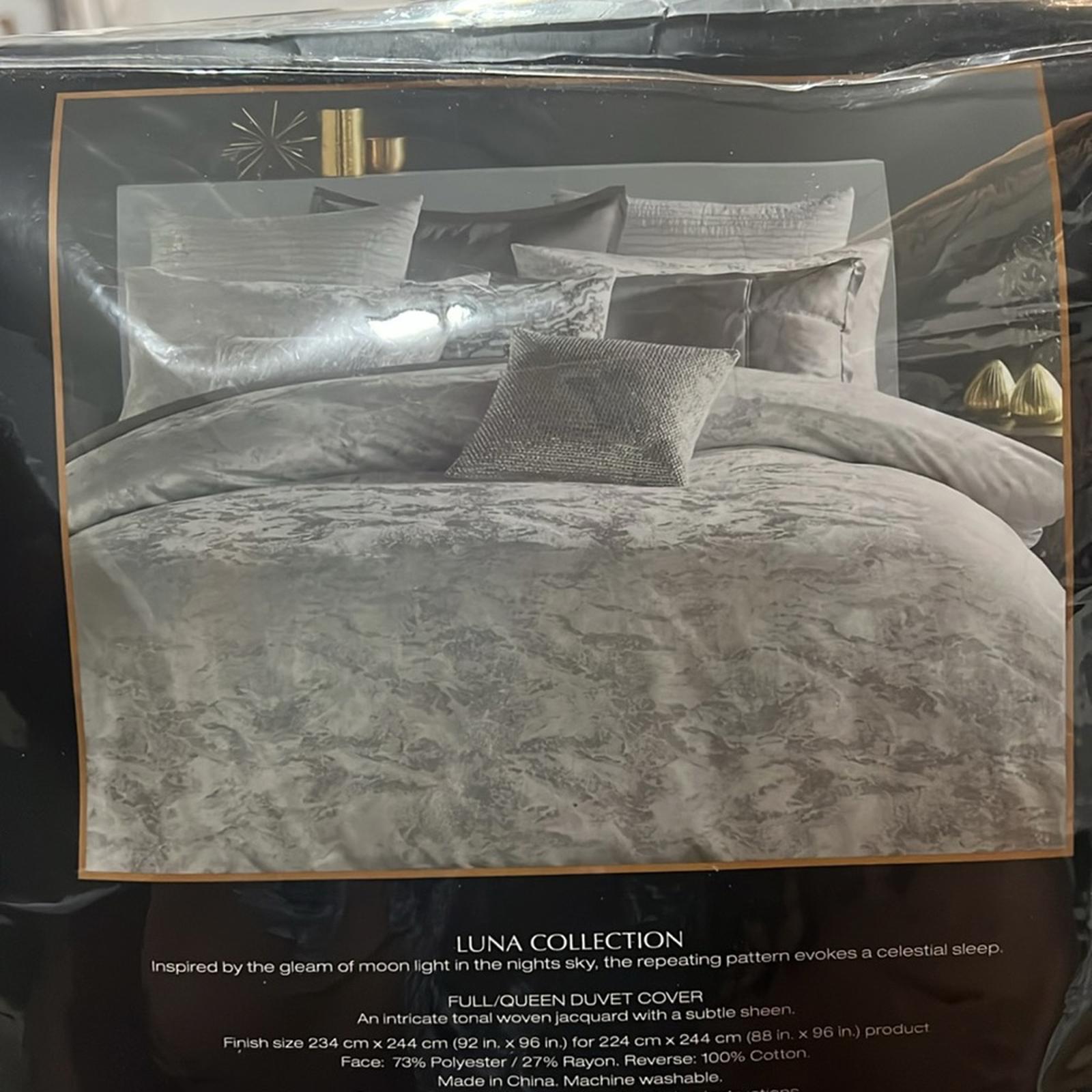 Donna Karan Luna Duvet Cover, NWT, Size Full/Queen $375
