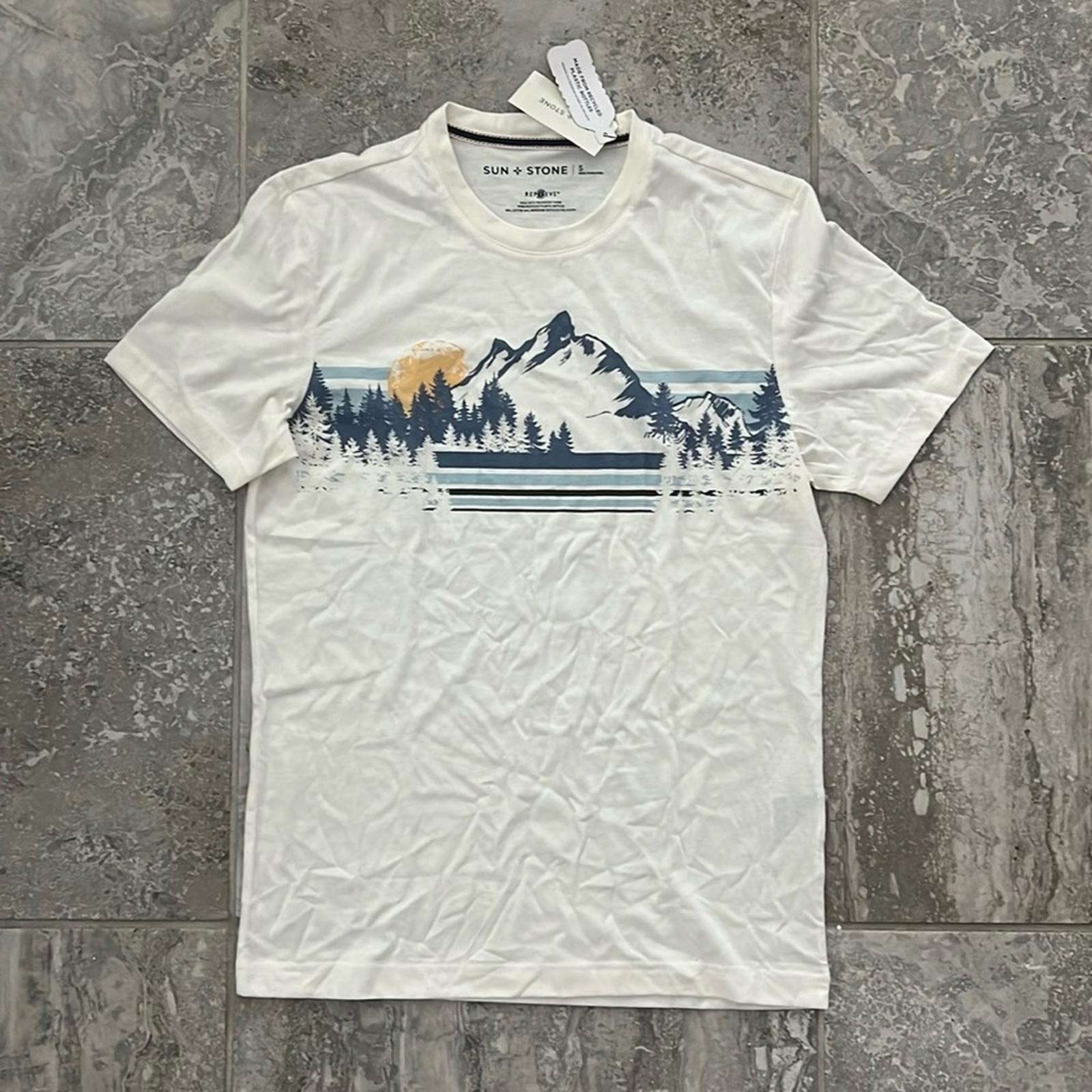 NWT Sun + Stone Men's Mountain Graphic T-Shirt, Sugar Swizzle Size S New w/Tag