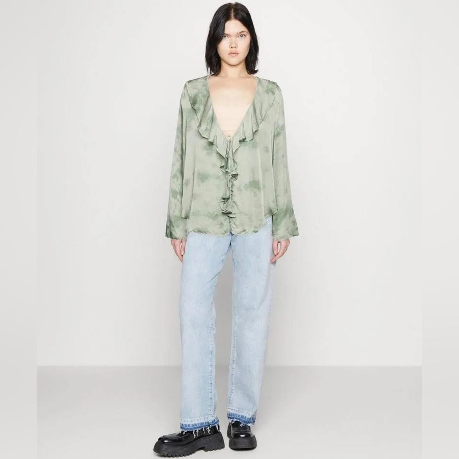 New Free People Women’s Lyocell Tie Front Blouse, Size M New w/Tag Retail $128