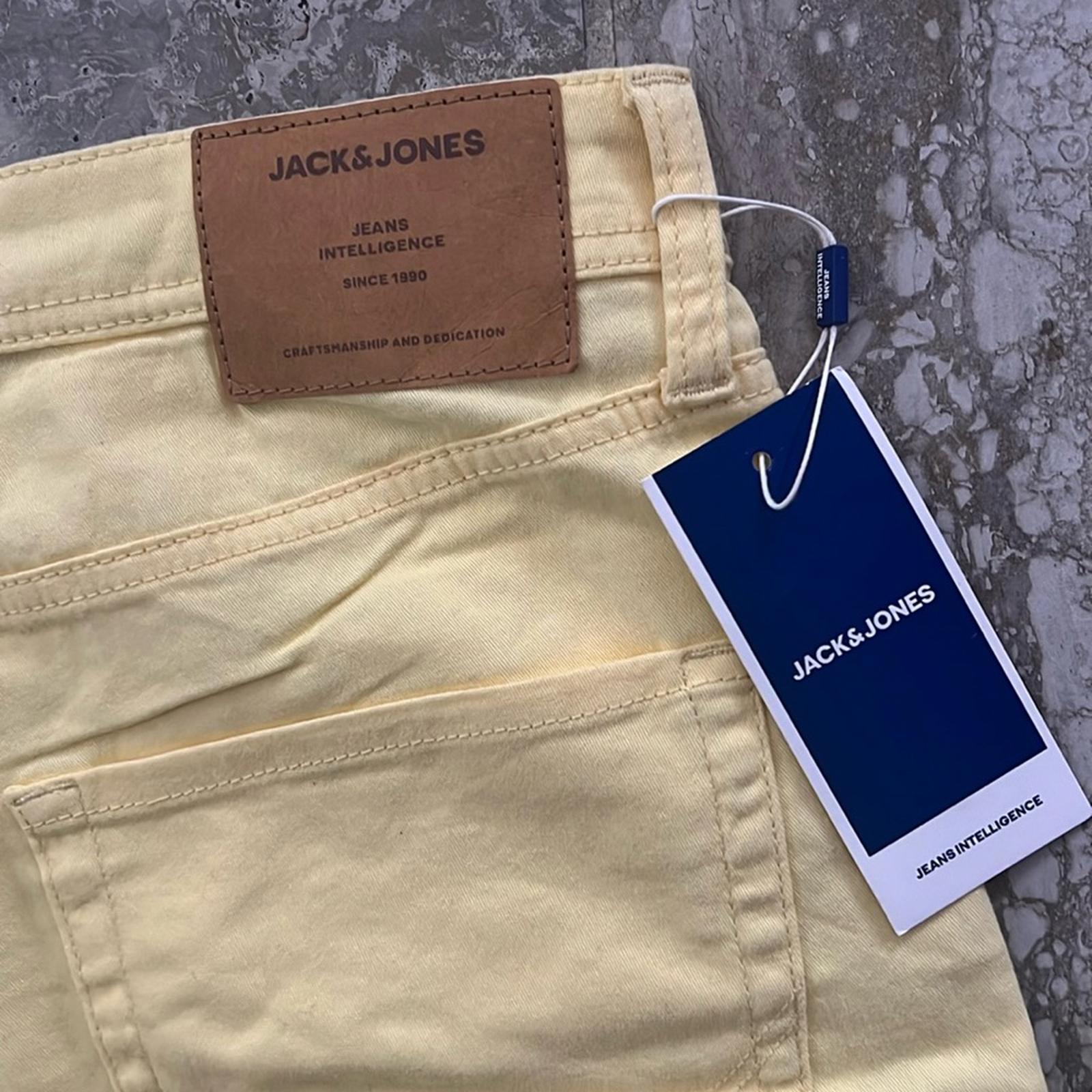 NWT Jack & Jones Men's Yellow Bowie Stretch Chino Shorts Size M New w/Tag $60