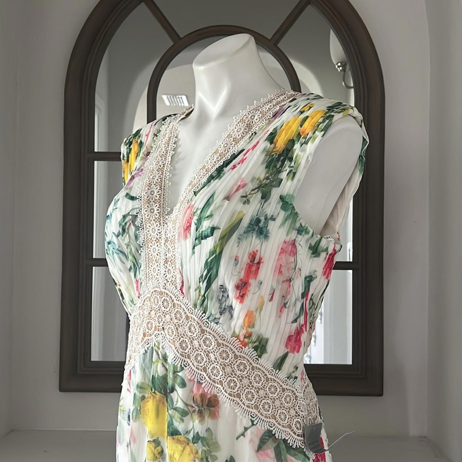 Tadashi Shoji Floral Pleat Chiffon Trumpet Gown White Floral, Size 10 NWT $588