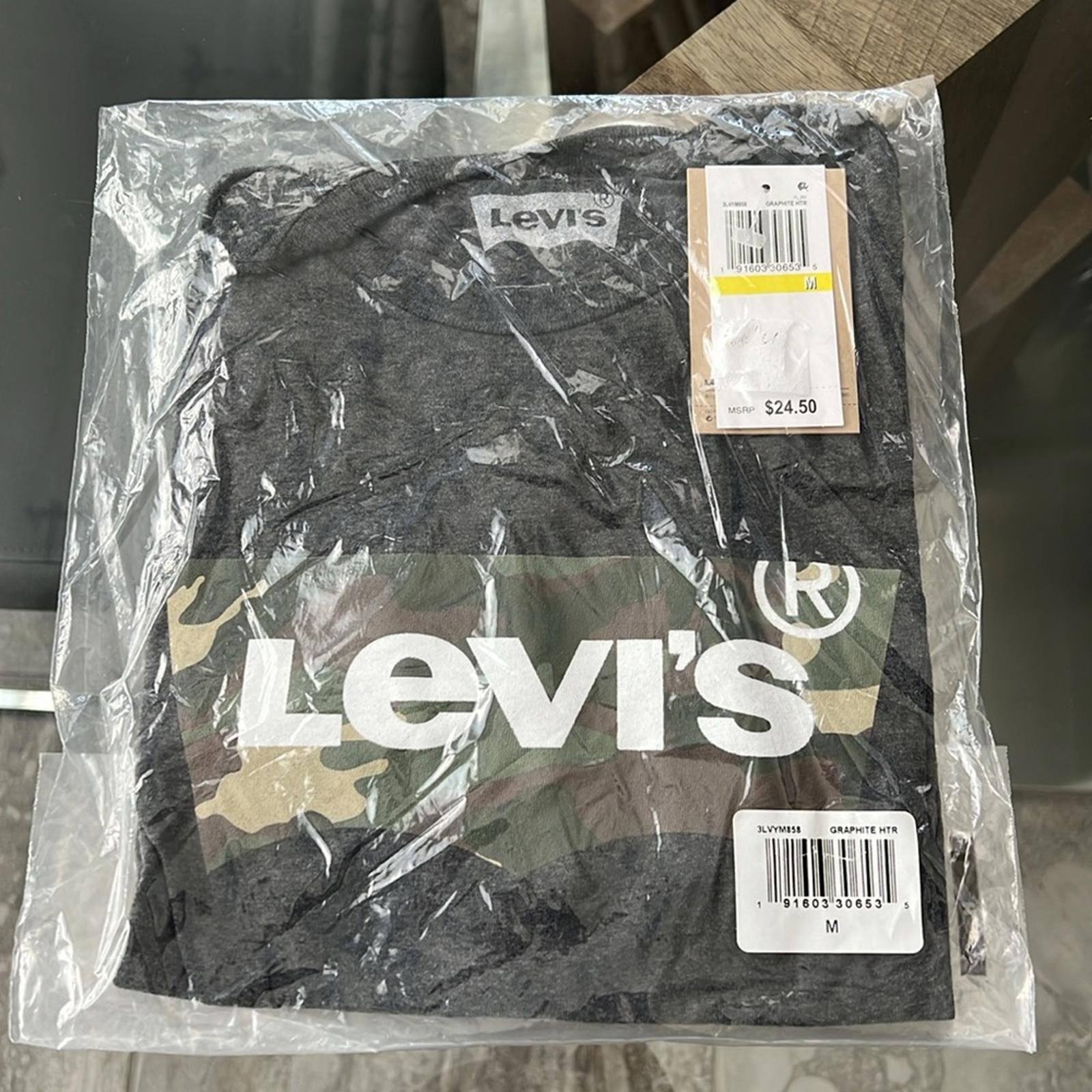 LEVI'S Men's Camo Batwing Logo-Print T-Shirt in Graphite Heather/Gray Size M NEW