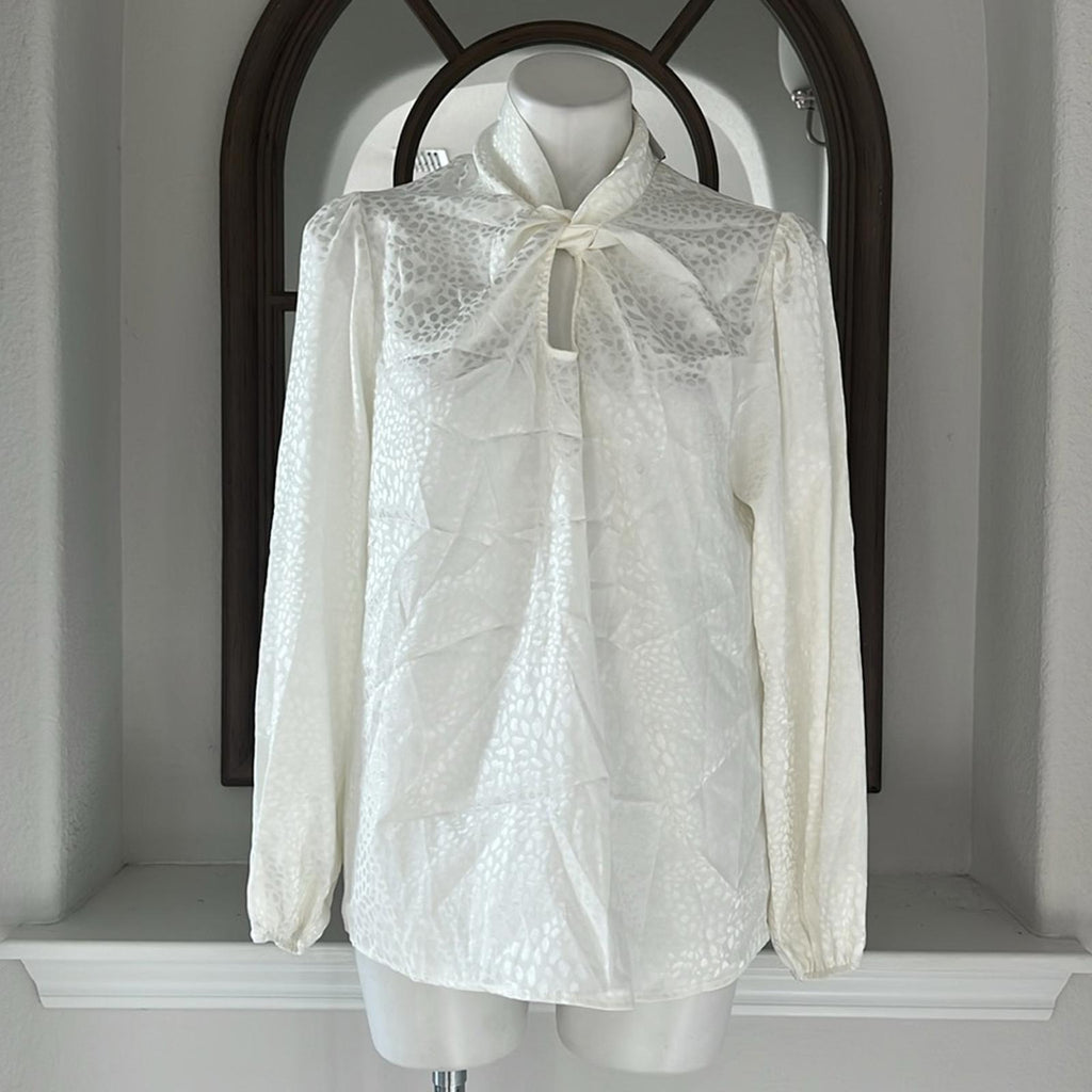 Status by Chenault Jacquard Twist Neck Blouse in Off White, Size L New w/Tag