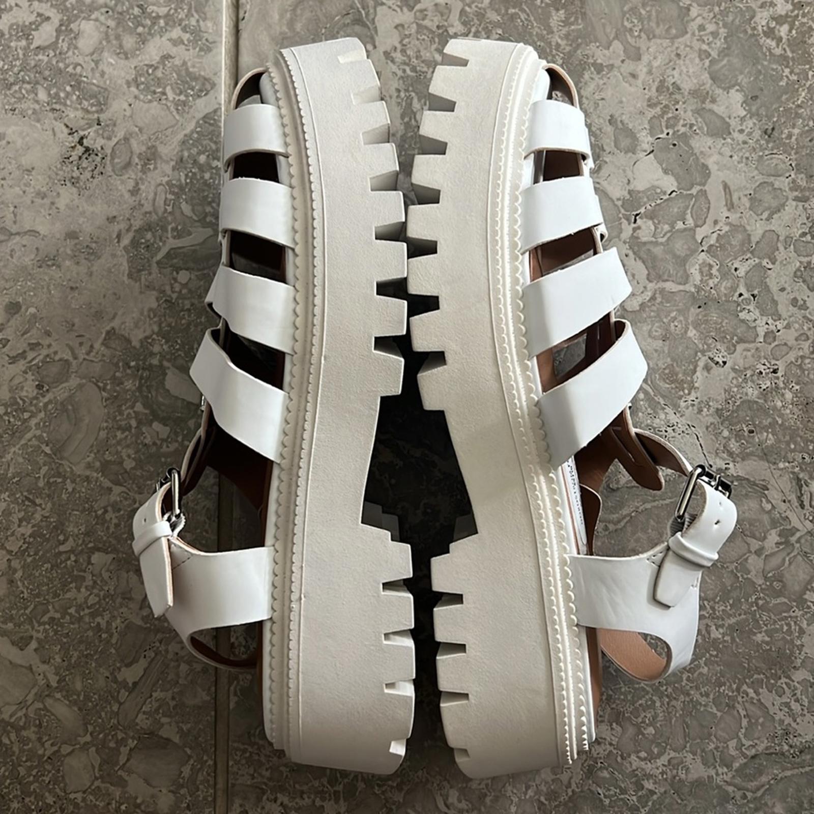 DV by Dolce Vita Loera Platform Sandals in White, Size 9.5 NEW w/o Box