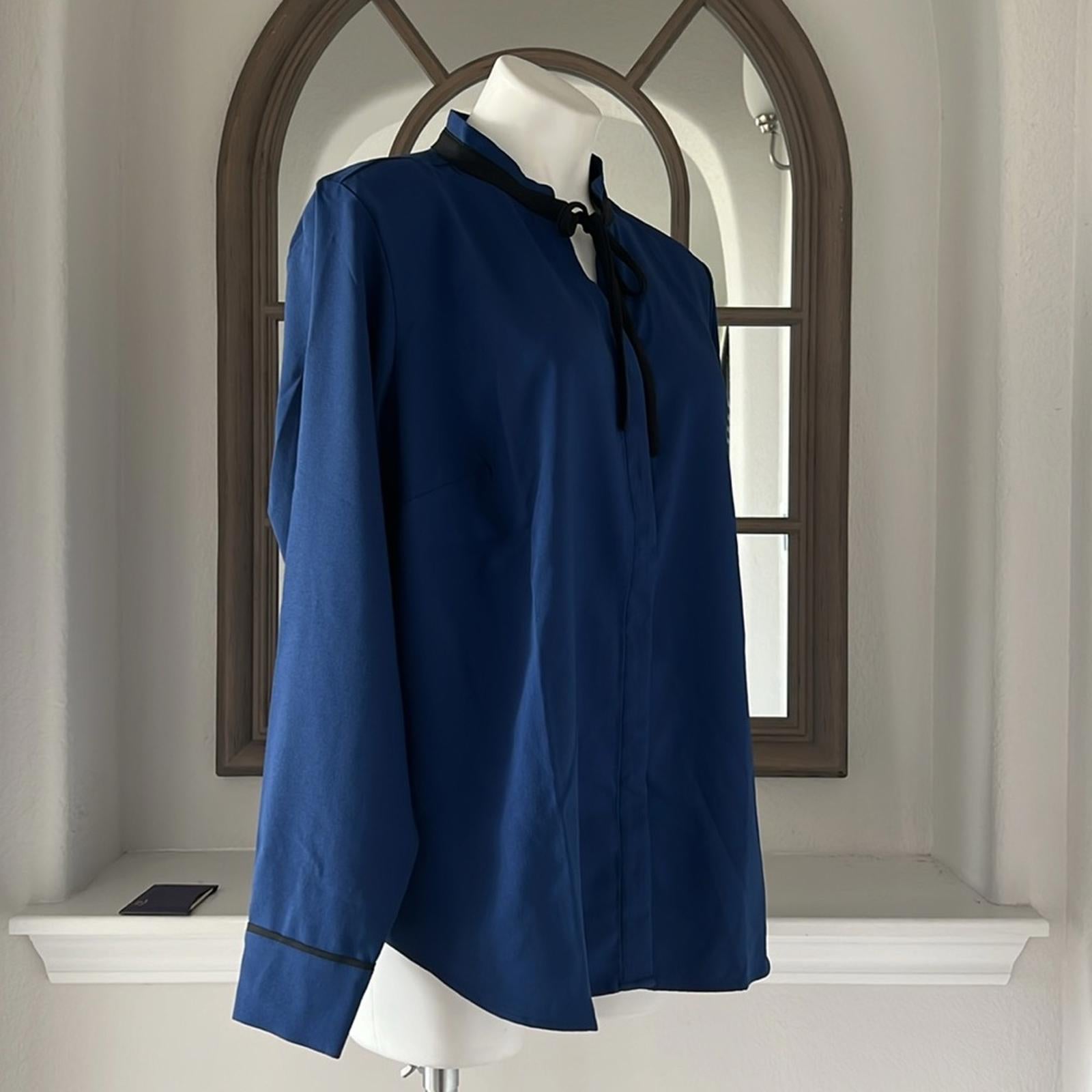 Elizabeth&Clarke NAVY Button-Front Tie Collar Top with StainTech Size 18W NWT