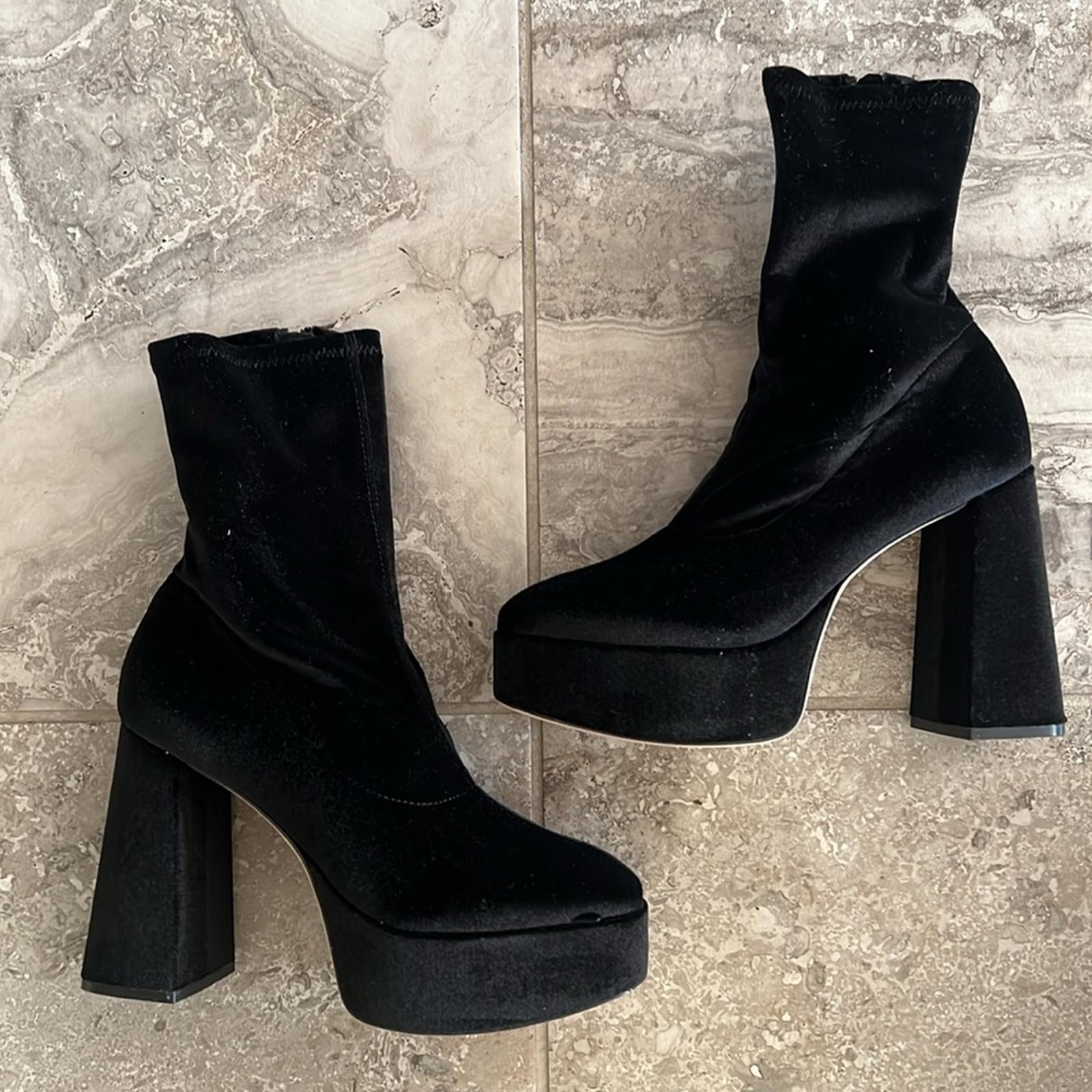 LARROUDÉ Dolly Boots Stretch Velvet in Black, Size 8 NEW in Box +2 Dust Bags
