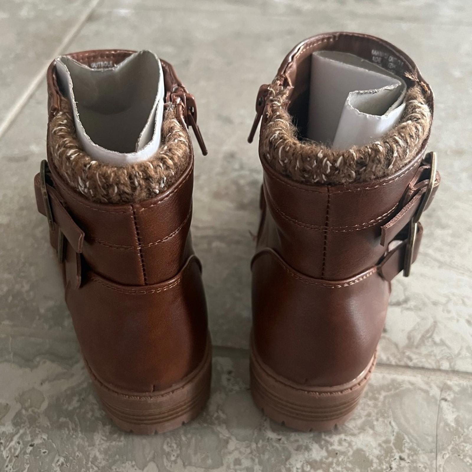 Madden Girl JKayce Brown Sweater Knit Ankle Boots with Buckle Detail, Size 1