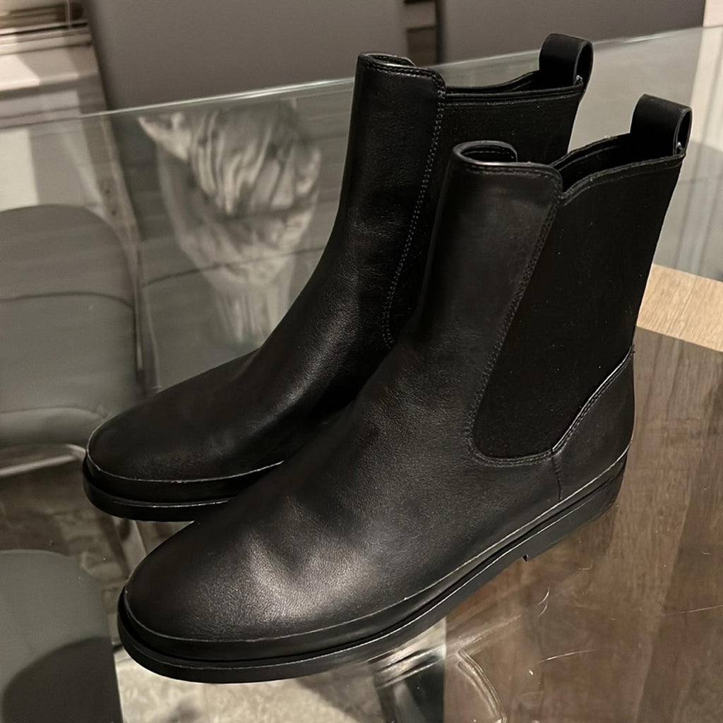 NEW Vince Cecyl Chelsea Leather Ankle Boots in Black, Size 7.5, New without Box
