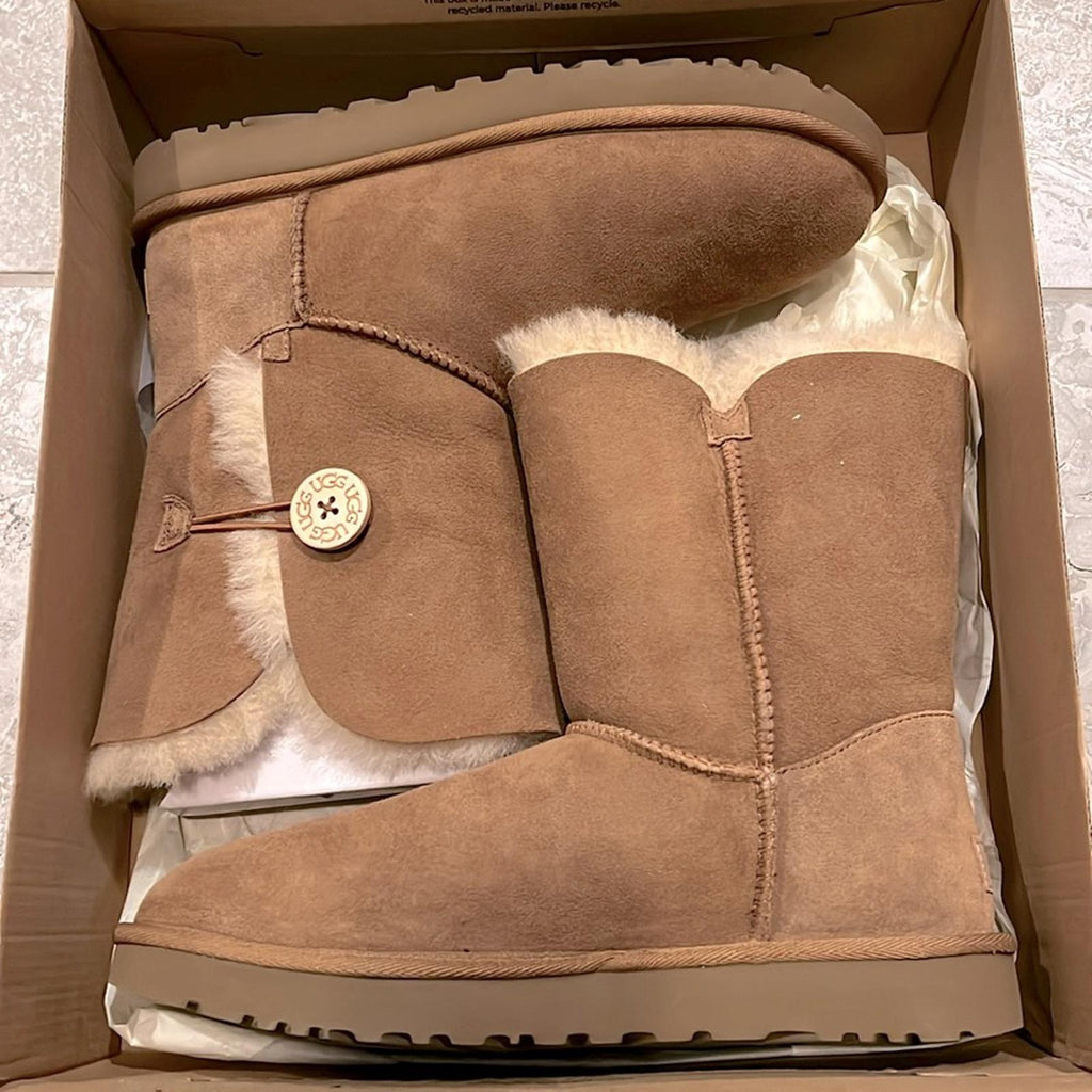 UGG Bailey Button II Boots in Chestnut, Size US11 EU42 NEW in Box