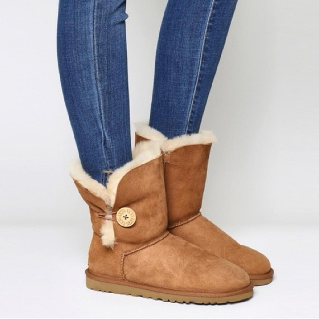 UGG Bailey Button II Boots in Chestnut, Size US11 EU42 NEW in Box