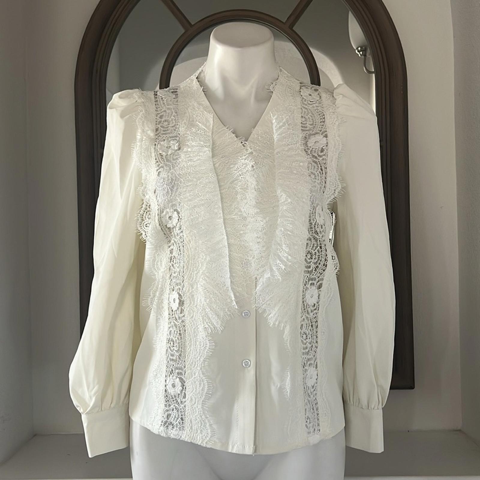 Beulah Style Lace V-Neck Blouse in White, Size XS NEW w/Tag $154