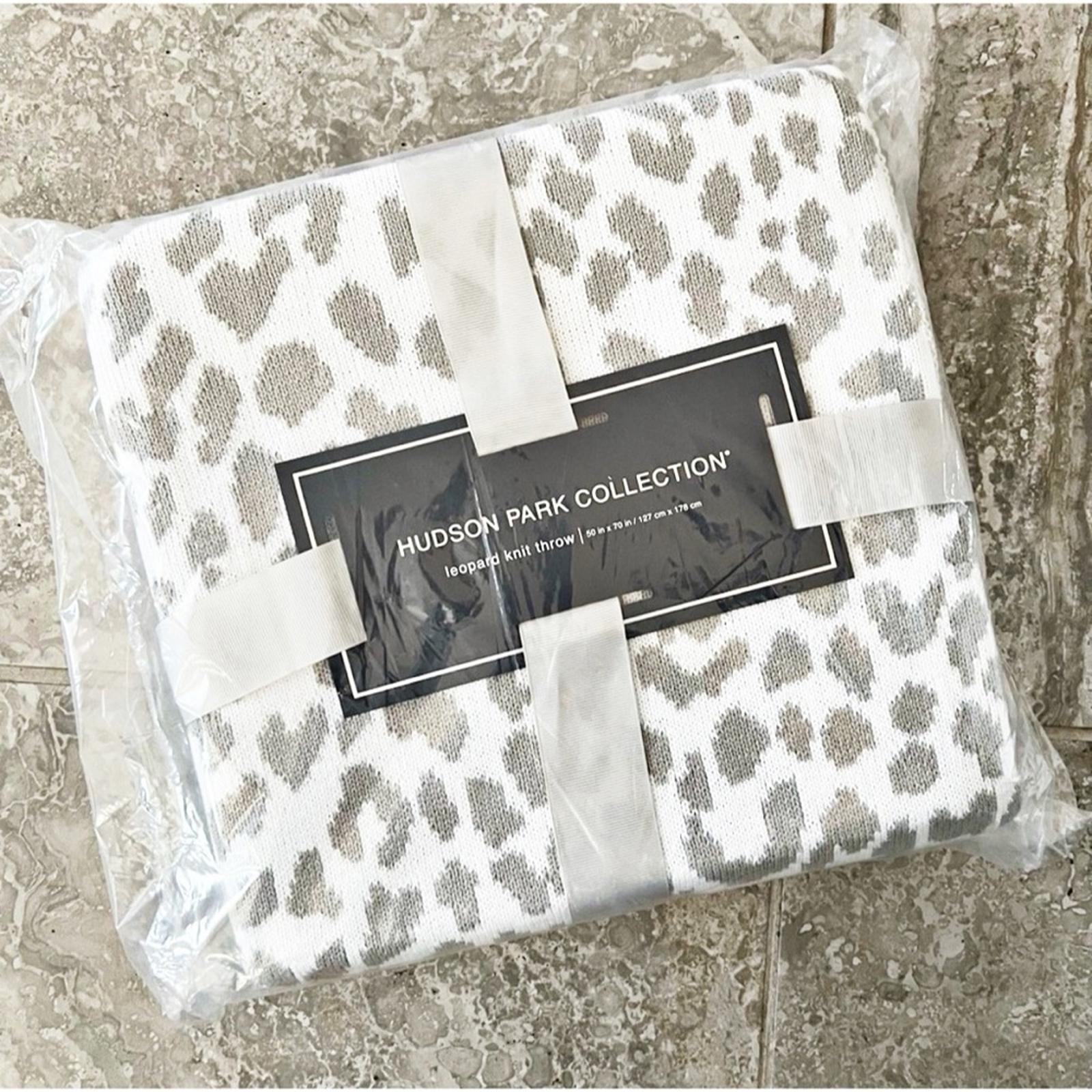 Hudson Park Leo Print Knit Throw, Size 50”x70” New w/Tag Retail $140