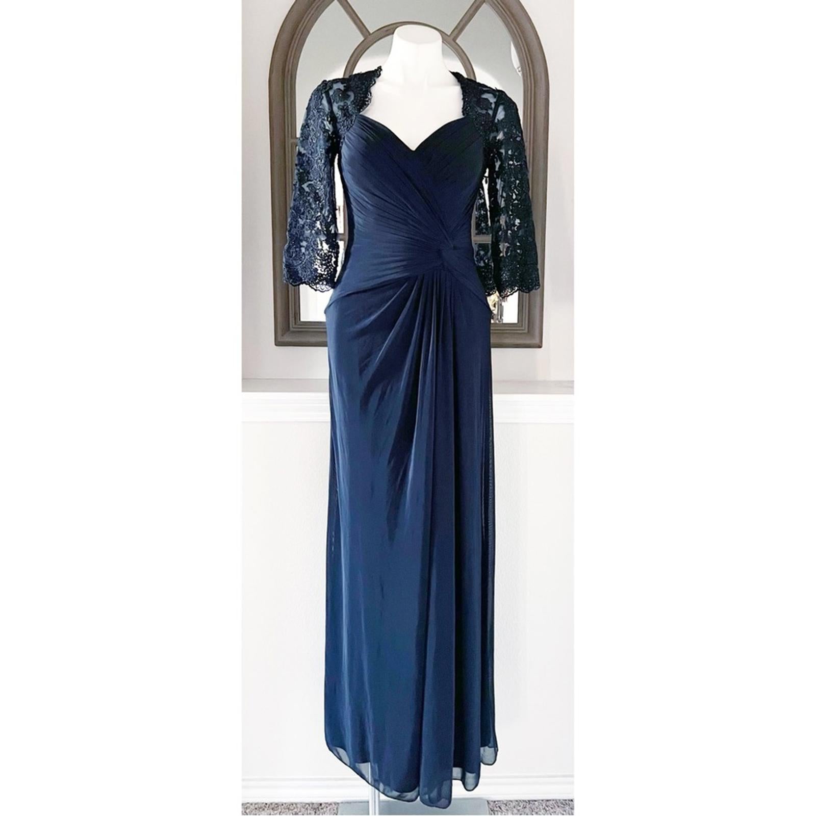 NWT La Femme Jersey Gown w/Knot Detail & Lace Sleeves, Size 4 New w/Tag $515