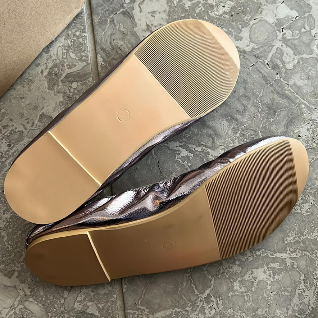 Journee Collection Lindy2 Ballet Flat Pewter Faux Leather Size 7.5 M, New in Box