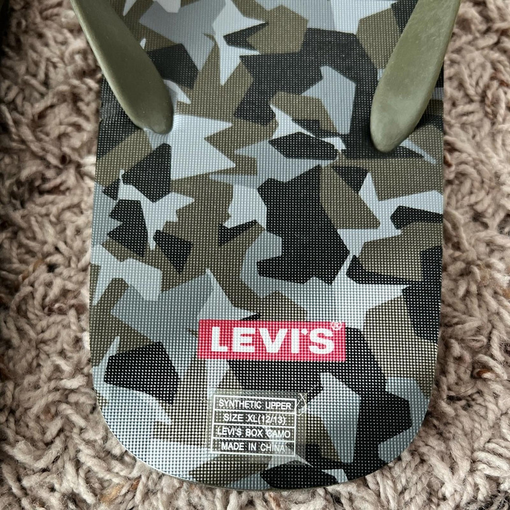 NEW Levi’s Flip Flops Box Camo Light Green Men’s Size XL (12/13) New w/Tag