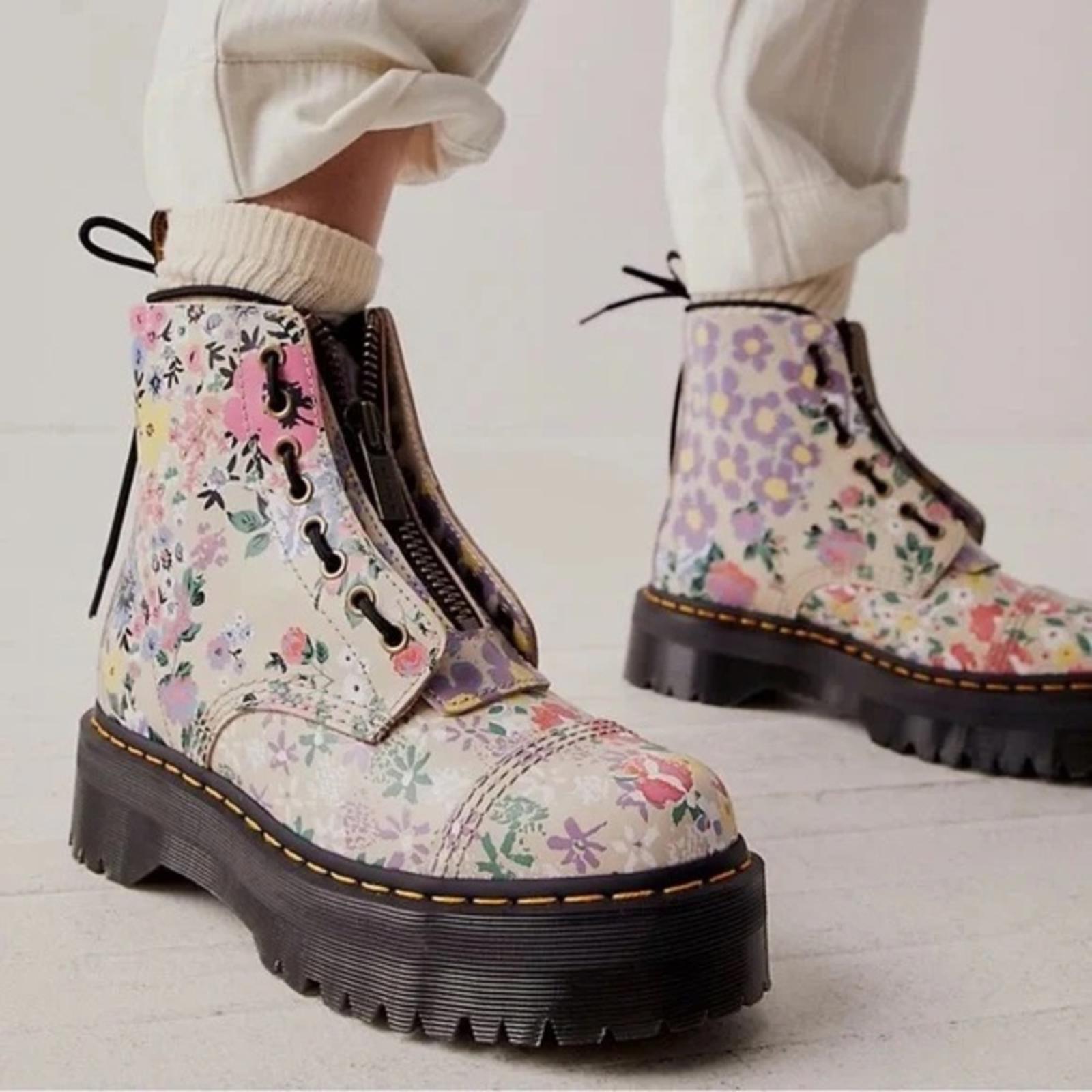 Dr. Martens 1460 Floral Lace Up Boots, Floral Beige, Size 5 New w/o Box
