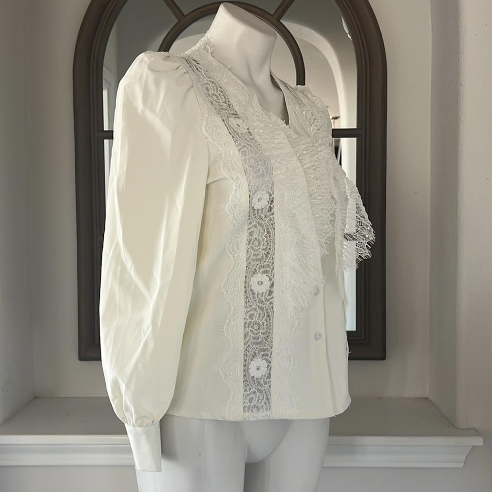 Beulah Style Lace V-Neck Blouse in White, Size XS NEW w/Tag $154