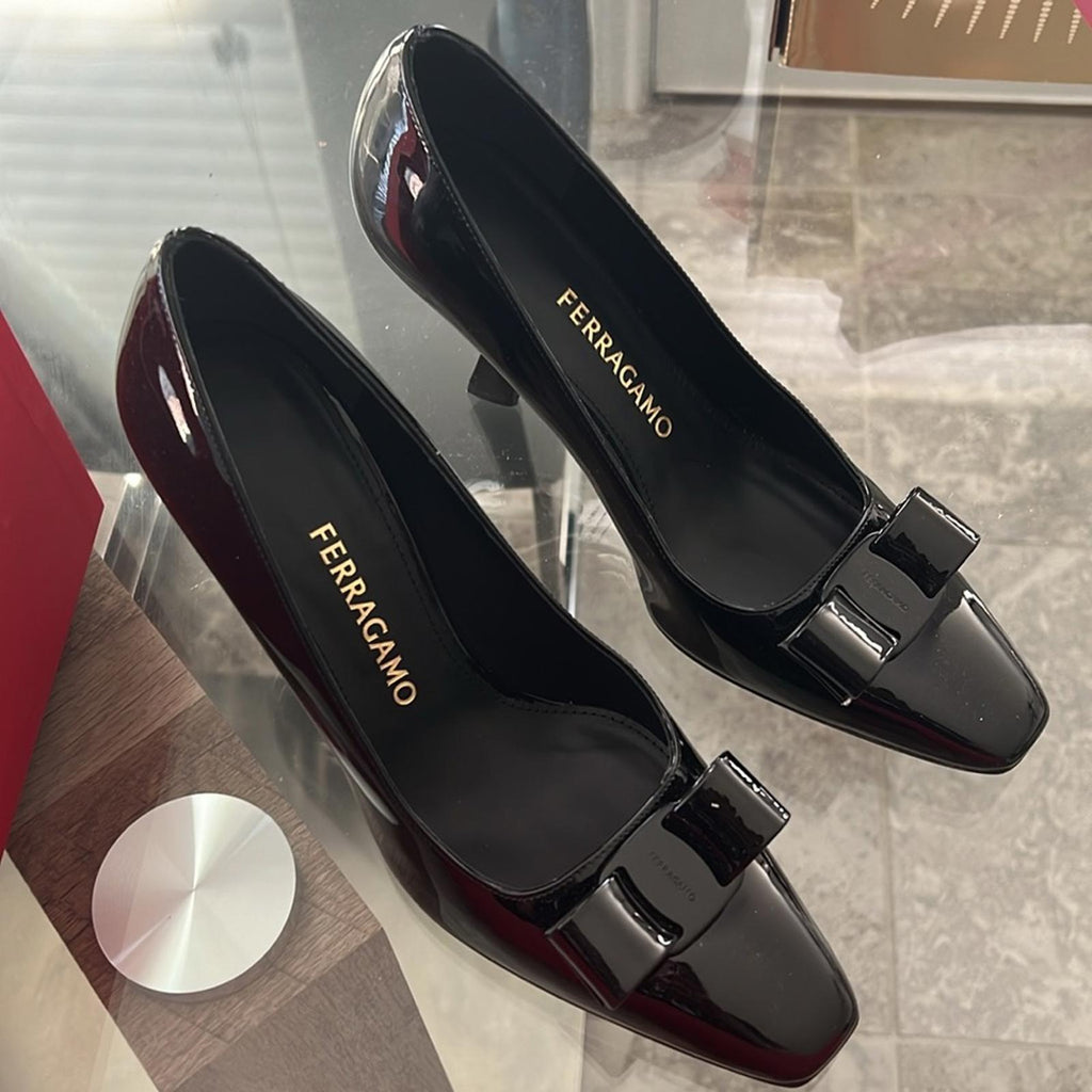 Ferragamo Anz Vara Bow Pump in Black, Size 7 New in Box