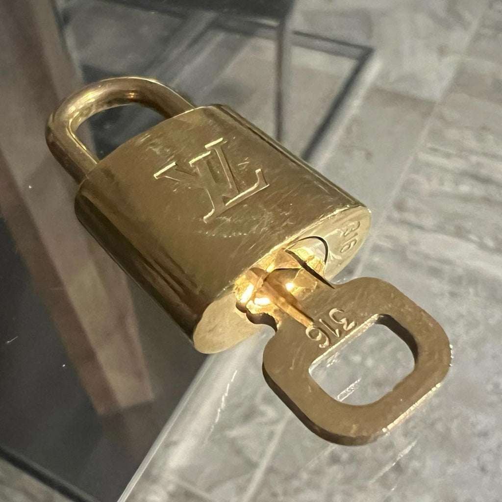 #316 Louis Vuitton Lock & Key in Gold, EXCELLENT!