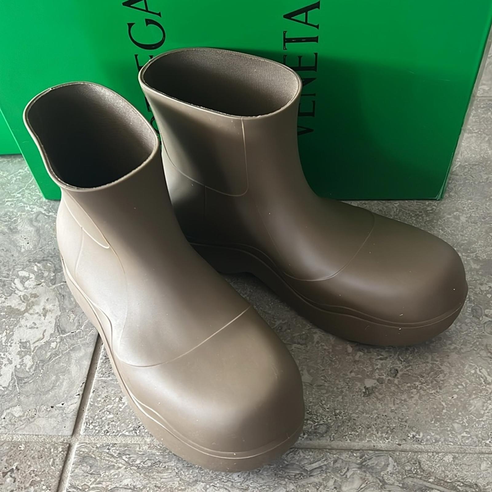 Bottega Veneta Men's Puddle Rain Boots Ankle Boots, Brown Size 42 New +DustBag