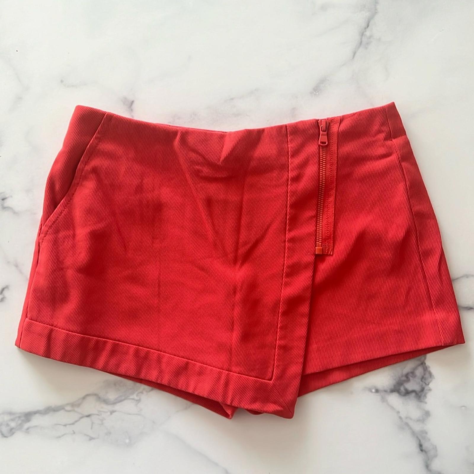 Trina Turk Shorts with Overlay, Skort Size 2 EXCELLENT!