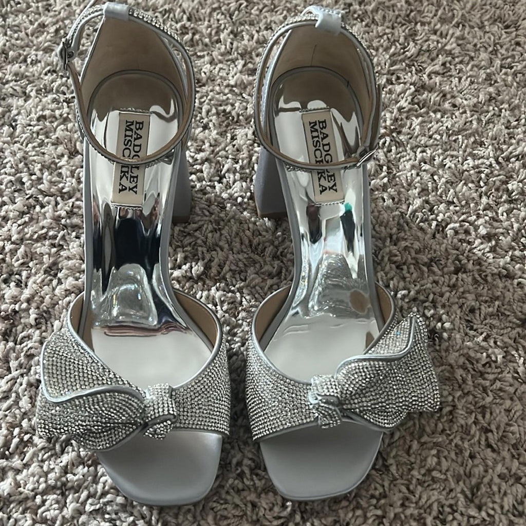 Badgley Mischka Poppy Heeled Sandals in Silver, Size 7 New in Box + Dust Bag