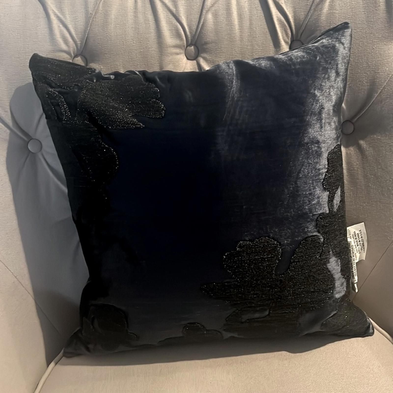 Donna Karan Sapphire Collection Decorative Pillow, 18" x 18" NWT Retail $255