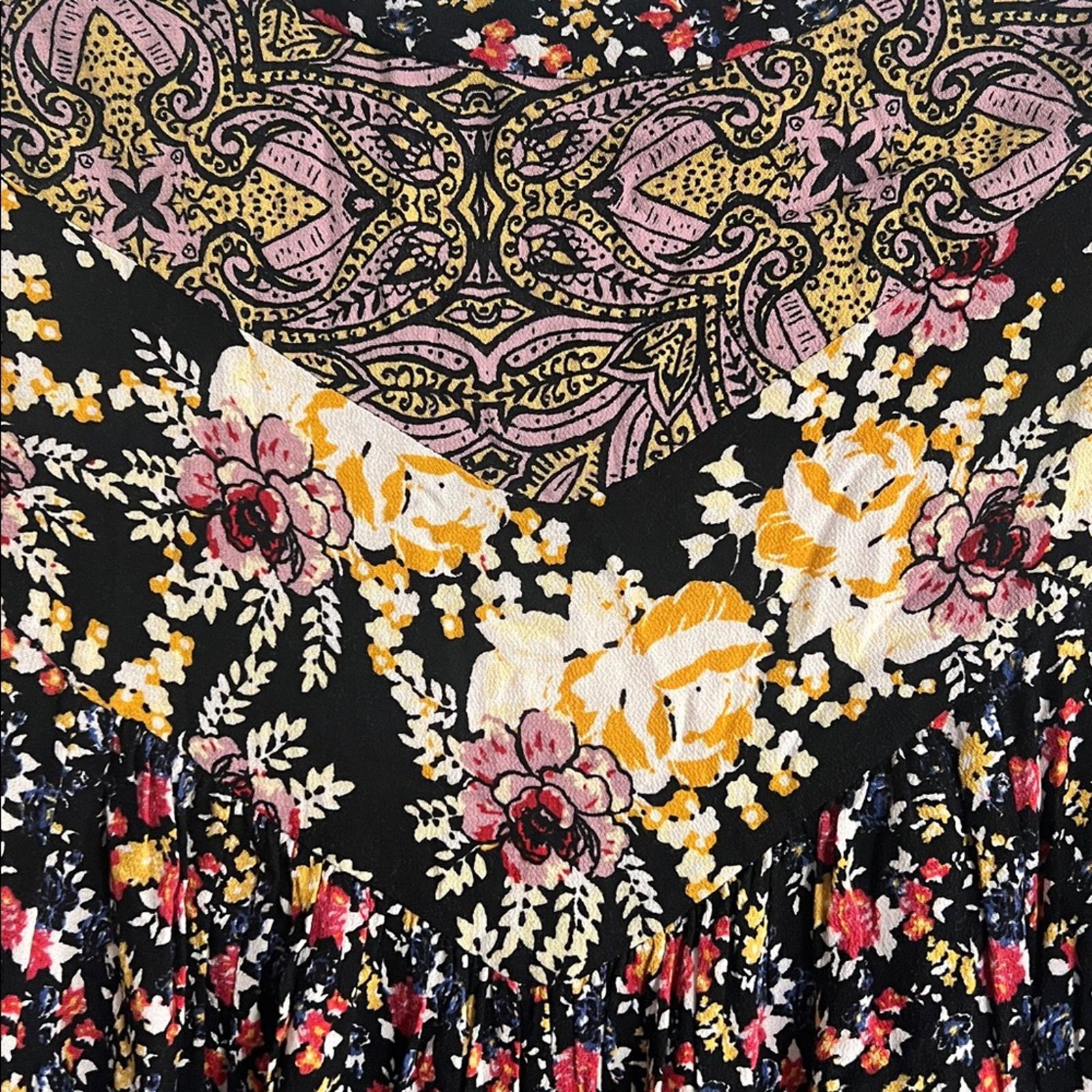 Free People Wildflower Fields Henley Top, Size M, EXCELLENT!