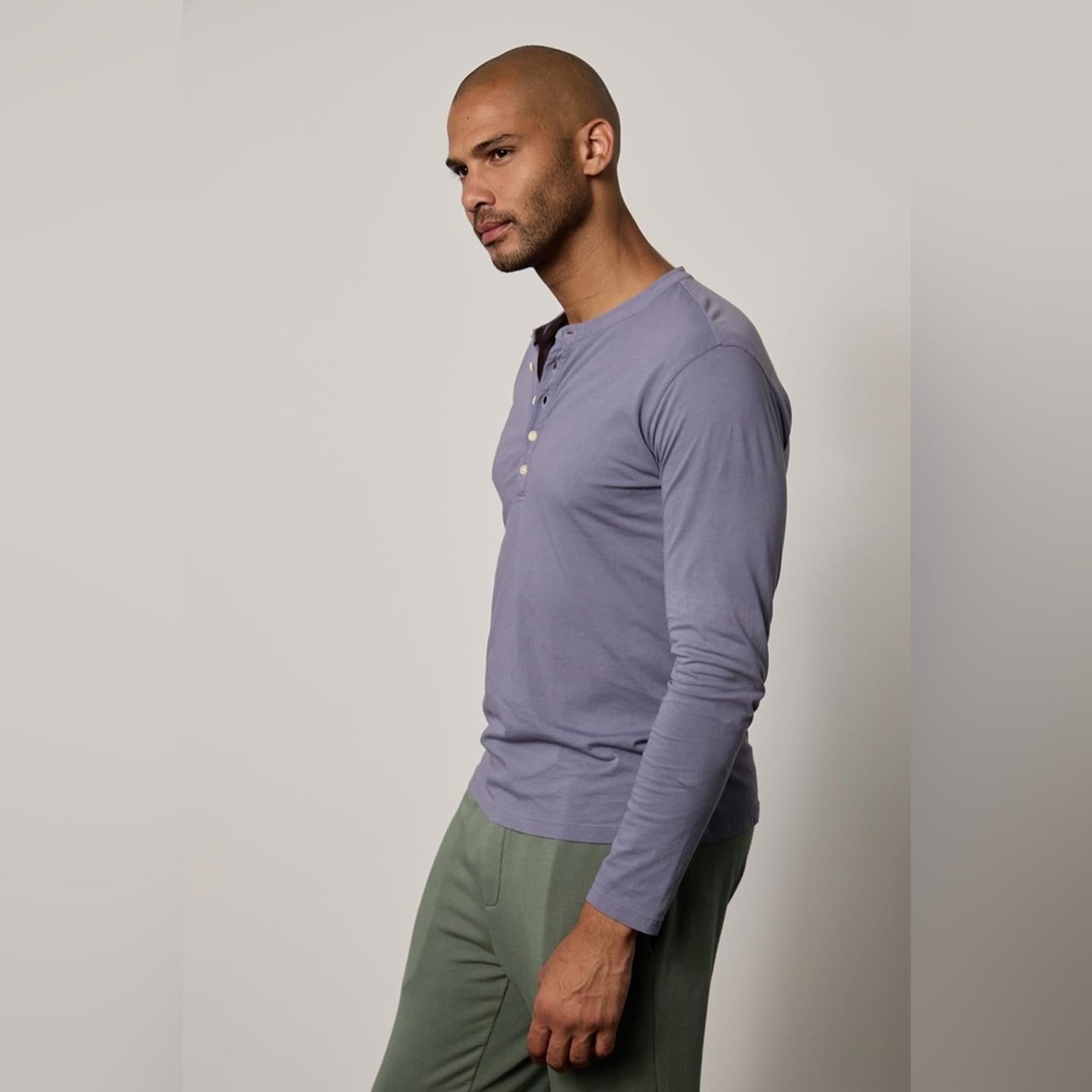 NWT Velvet by Graham & Spencer Alvaro Henley Size M New w/Tag $108 (Sold Out)