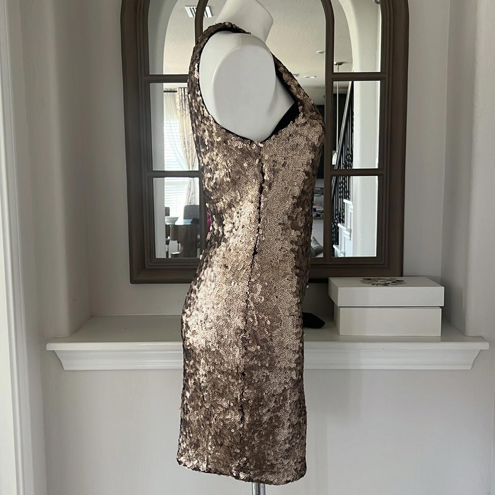 Dynamite Robe à Paillettes Bodycon Sequin Dress, Matte Bronze, Size M New w/Tag